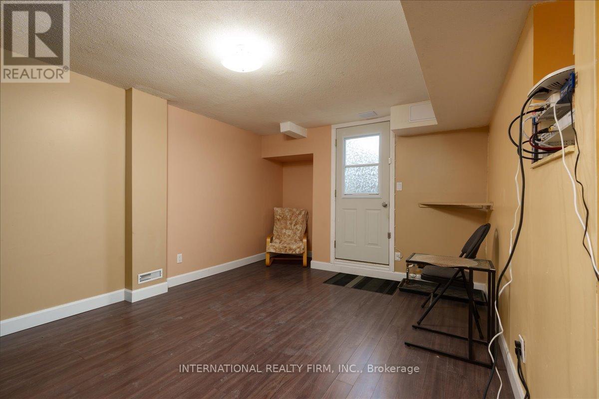 1029 Zante Crescent, Mississauga (Clarkson), Ontario  L5J 4M6 - Photo 18 - W12857644