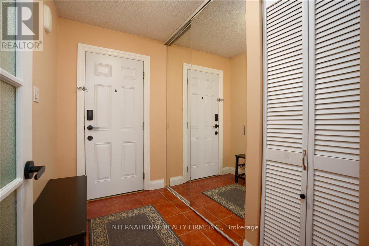 1029 Zante Crescent, Mississauga (Clarkson), Ontario  L5J 4M6 - Photo 3 - W12857644