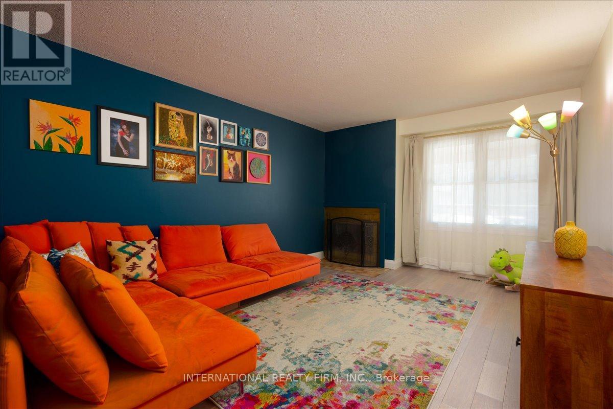 1029 Zante Crescent, Mississauga (Clarkson), Ontario  L5J 4M6 - Photo 6 - W12857644