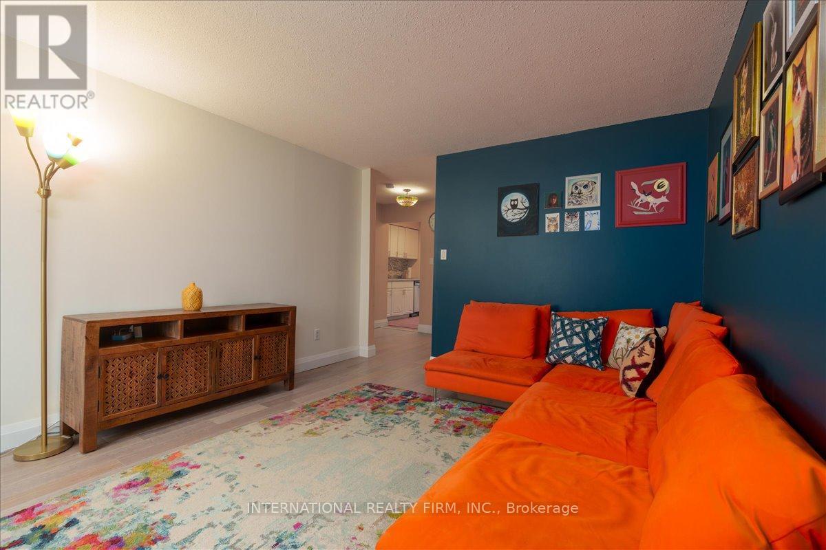 1029 Zante Crescent, Mississauga (Clarkson), Ontario  L5J 4M6 - Photo 7 - W12857644