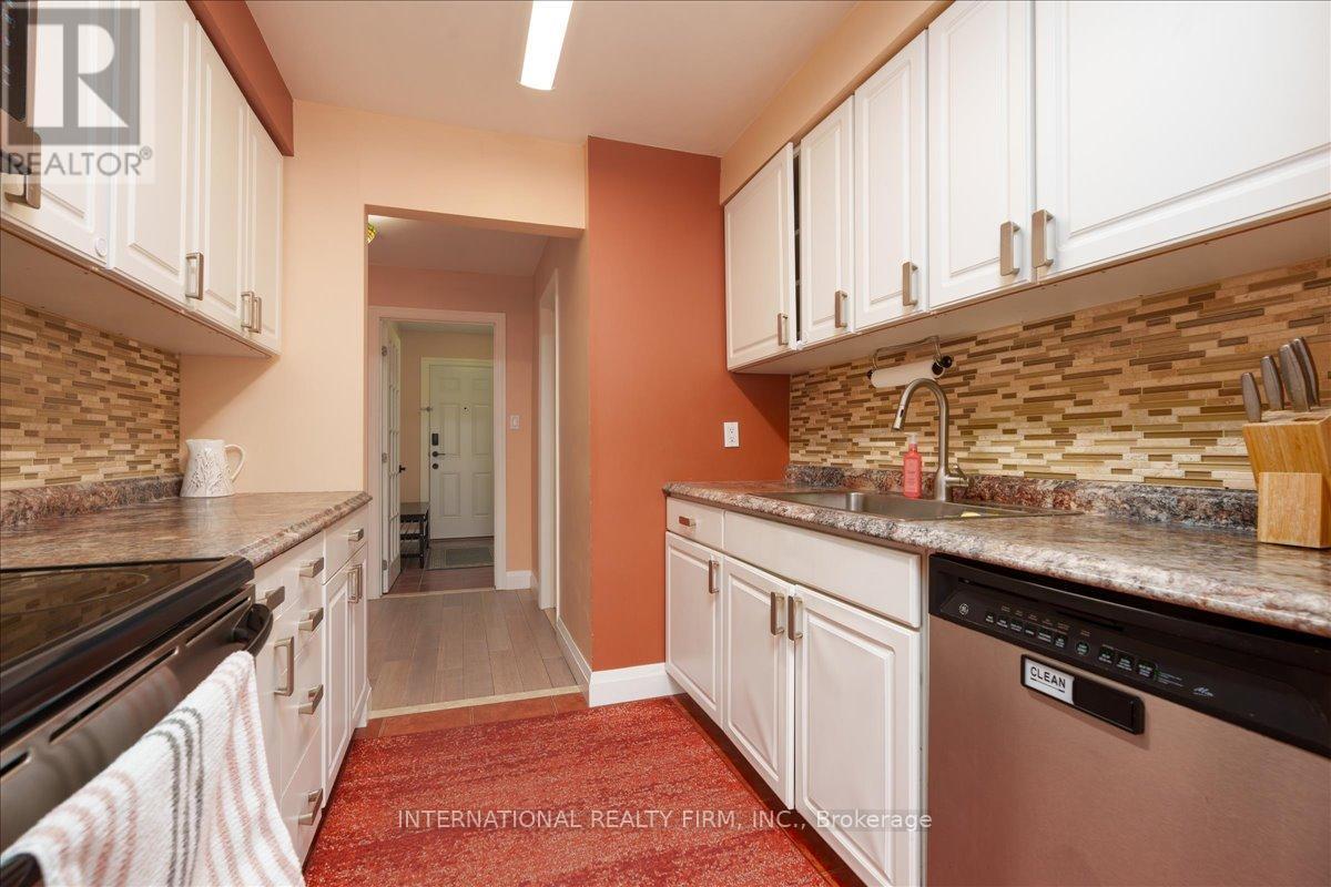 1029 Zante Crescent, Mississauga (Clarkson), Ontario  L5J 4M6 - Photo 9 - W12857644