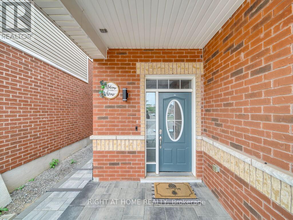 1348 Whitney Terrace, Milton, Ontario  L9E 0B8 - Photo 2 - W12857664
