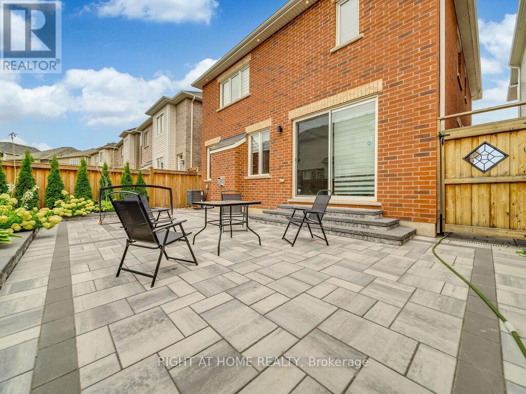 1348 Whitney Terrace, Milton, Ontario  L9E 0B8 - Photo 37 - W12857664
