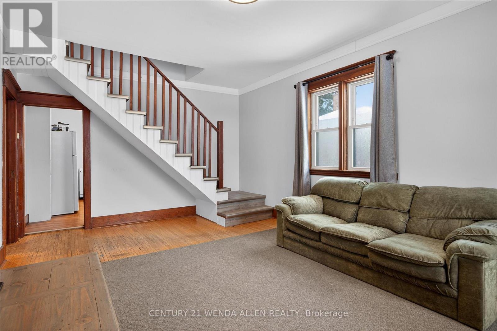 276 Mcgill Street, Peterborough (Otonabee Ward 1), Ontario  K9J 1W5 - Photo 6 - X12857640