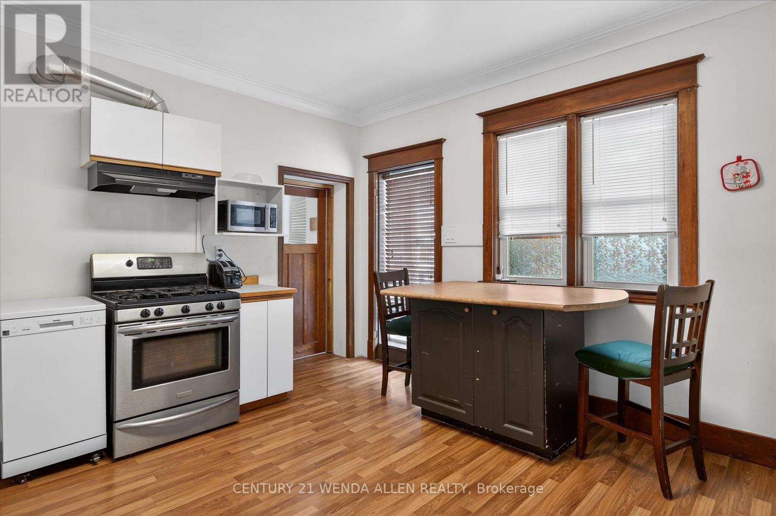 276 Mcgill Street, Peterborough (Otonabee Ward 1), Ontario  K9J 1W5 - Photo 8 - X12857640