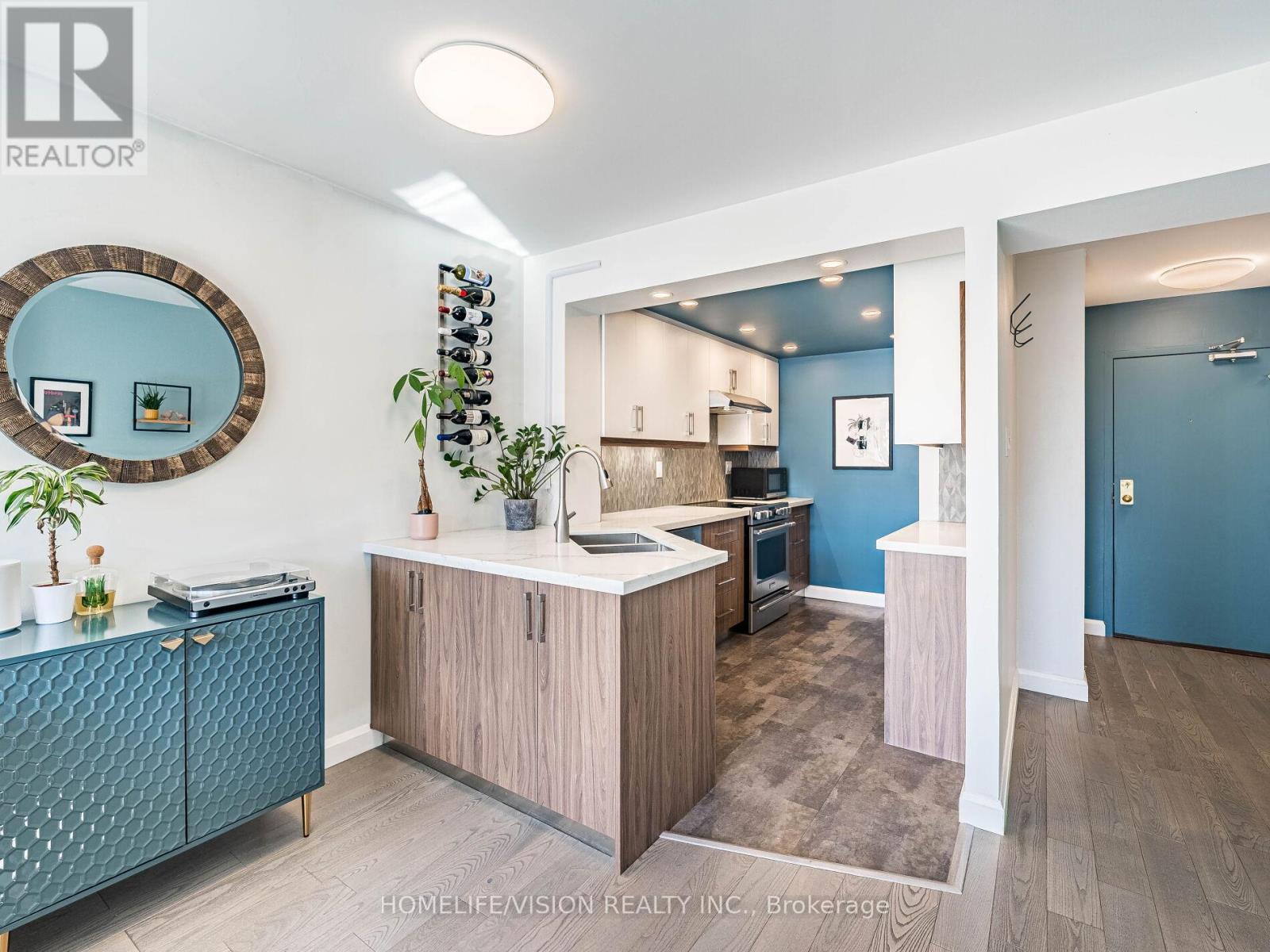 Property Listing: 301 - 456 College Street, Toronto (Palmerston-Little Italy), Ontario