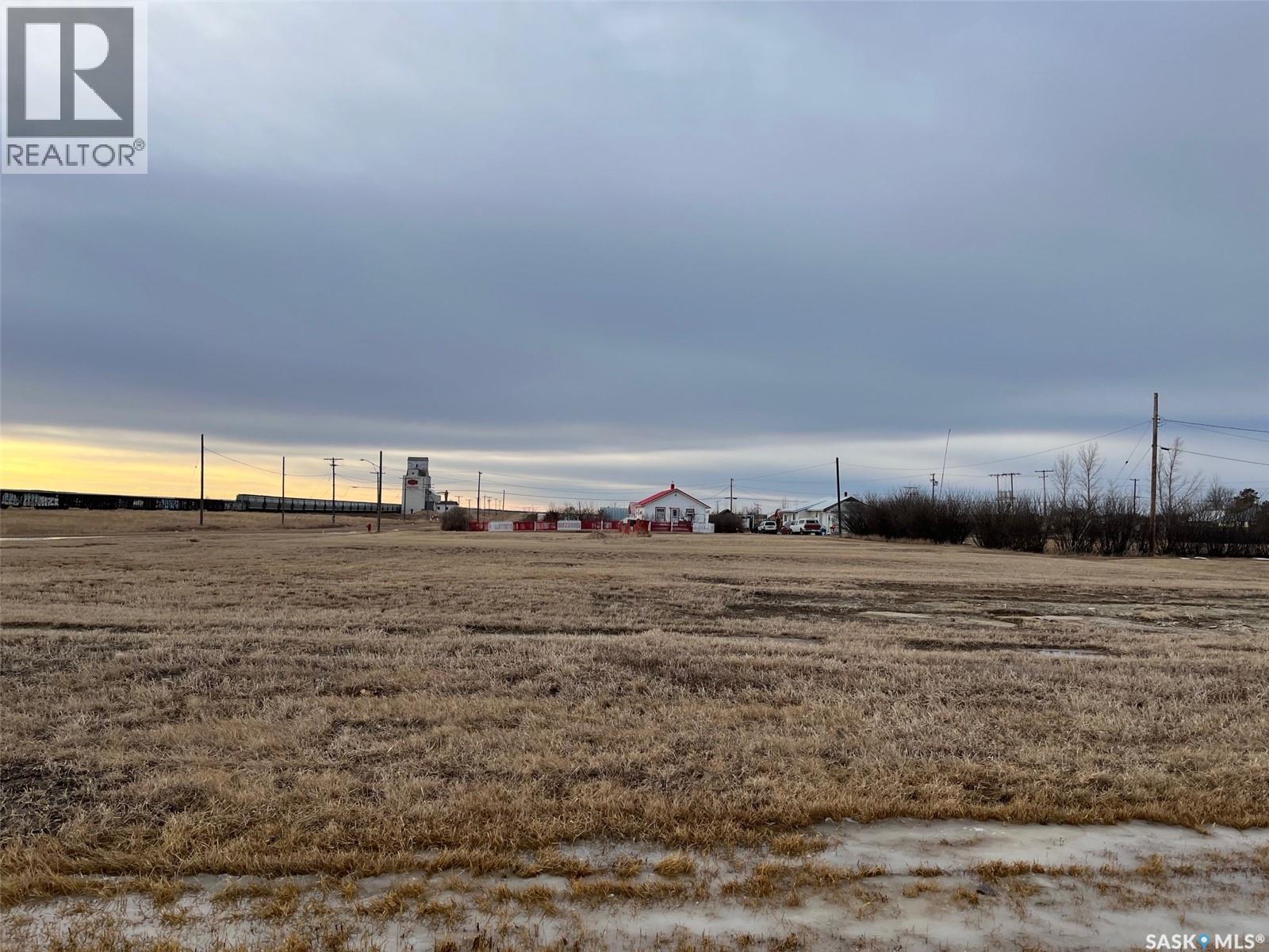 910 Railway AVENUE E, Aneroid, Saskatchewan