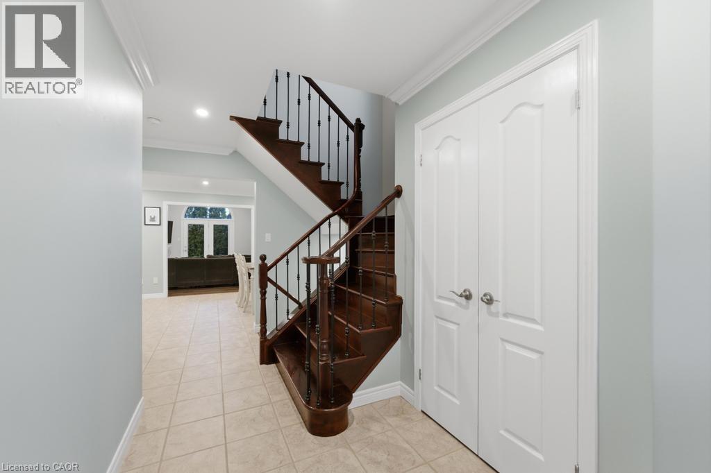 7 Vidal Court, Grimsby, Ontario  L3M 5R8 - Photo 3 - 40810267