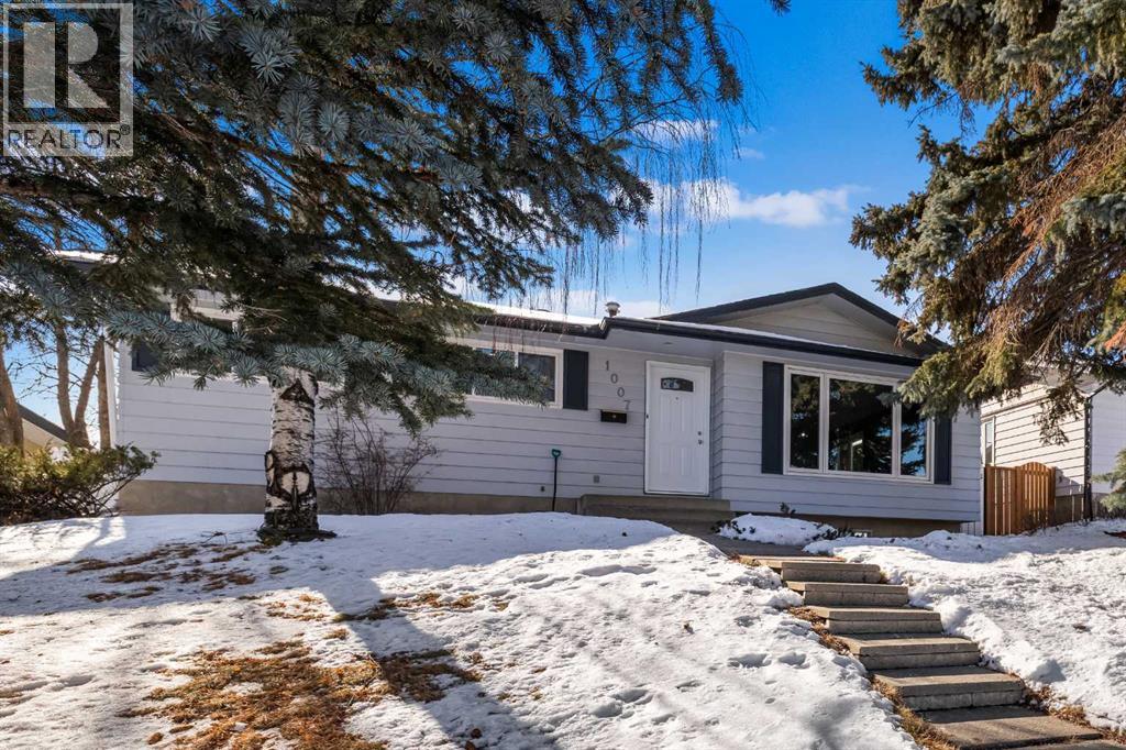 1007 Hunterston Place Nw, Calgary, Alberta  T2K 4N5 - Photo 2 - A2287224