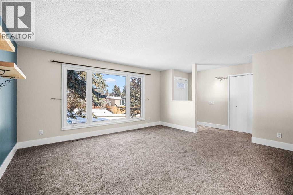 1007 Hunterston Place Nw, Calgary, Alberta  T2K 4N5 - Photo 4 - A2287224