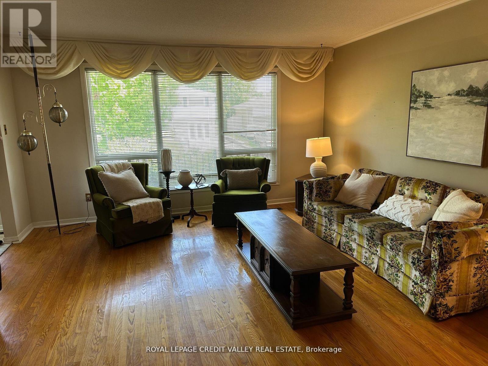 82 Terra Cotta Crescent, Brampton, Ontario  L6W 1C1 - Photo 8 - W12766052