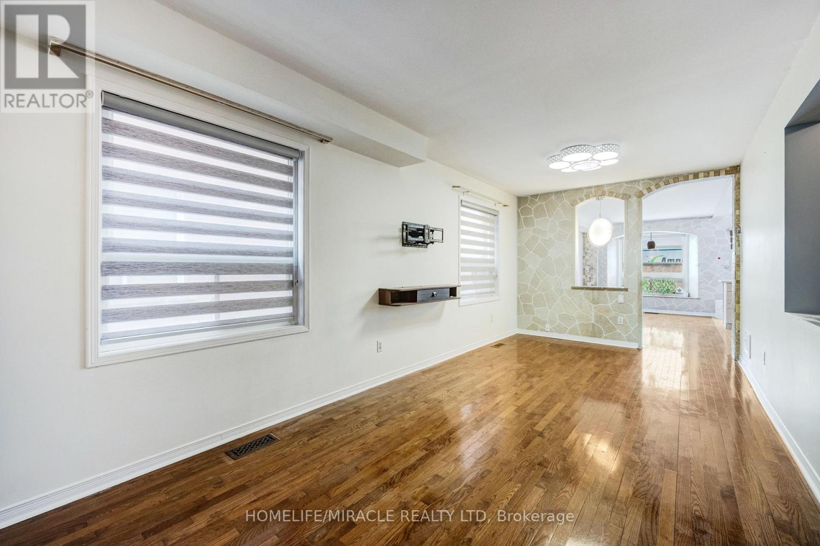 18 Vintage Gate, Brampton, Ontario  L6X 5C4 - Photo 5 - W12799722