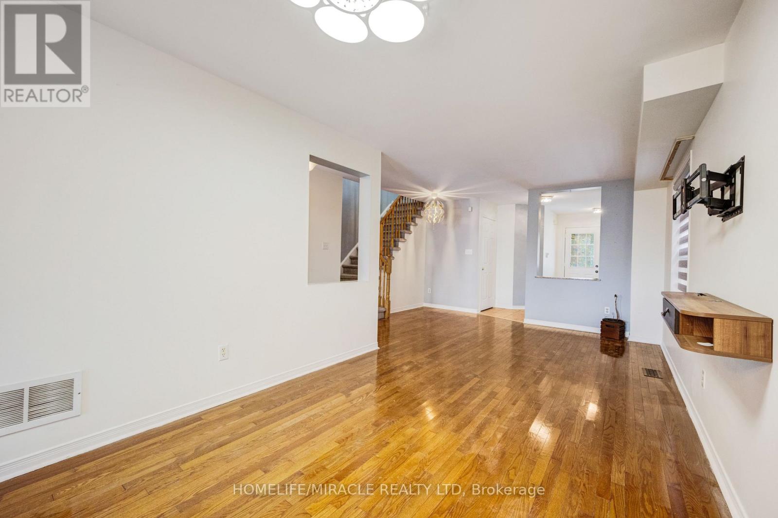 18 Vintage Gate, Brampton, Ontario  L6X 5C4 - Photo 7 - W12799722