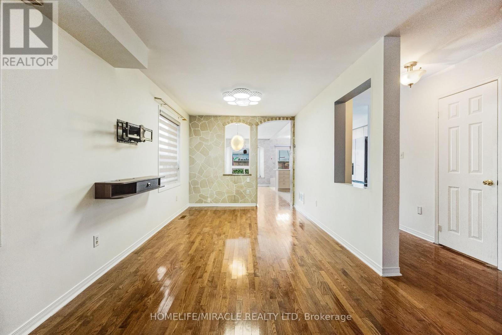 18 Vintage Gate, Brampton, Ontario  L6X 5C4 - Photo 8 - W12799722