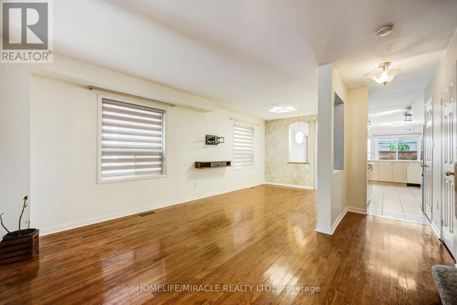 18 Vintage Gate, Brampton, Ontario  L6X 5C4 - Photo 3 - W12799722