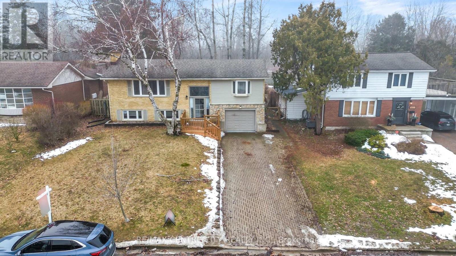 Photo 5 of 46 for 637 Jason Crescent