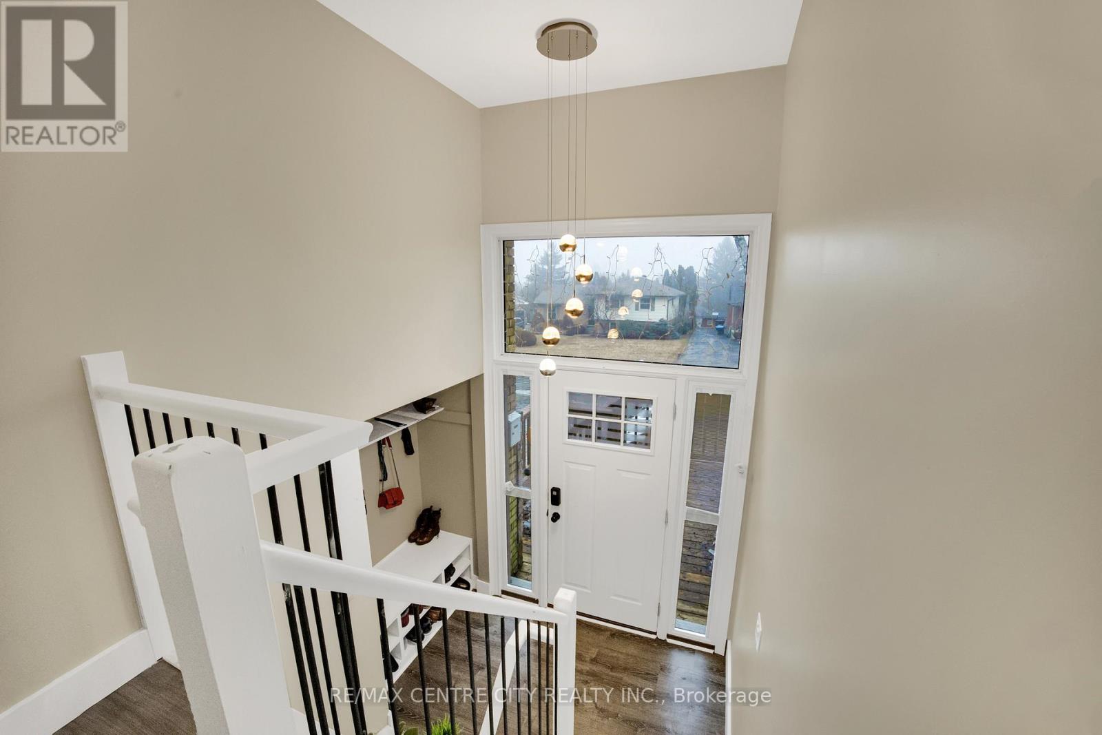 Photo 9 of 46 for 637 Jason Crescent