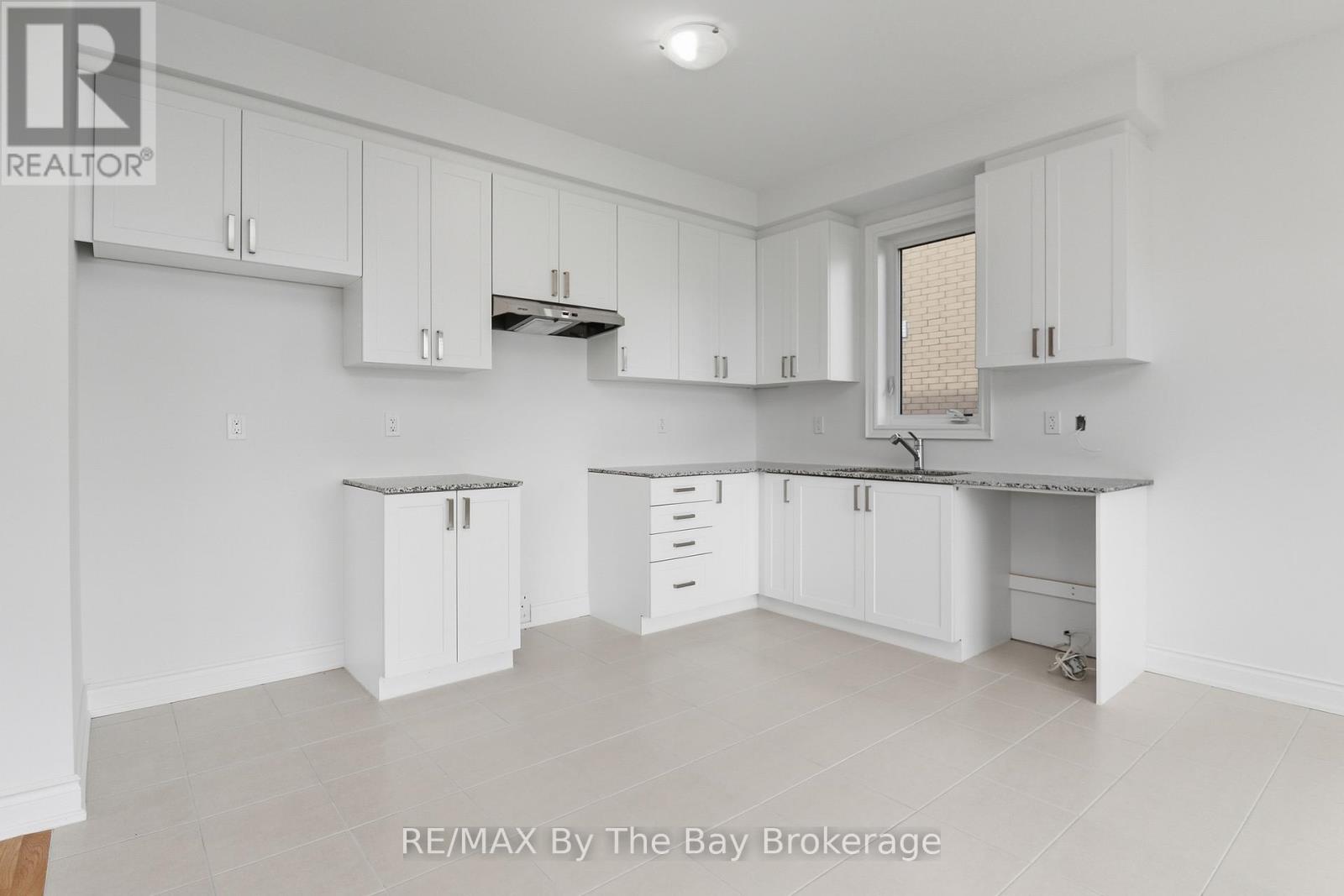 65 Amber Drive, Wasaga Beach, Ontario  L9Z 0R9 - Photo 10 - S12857782