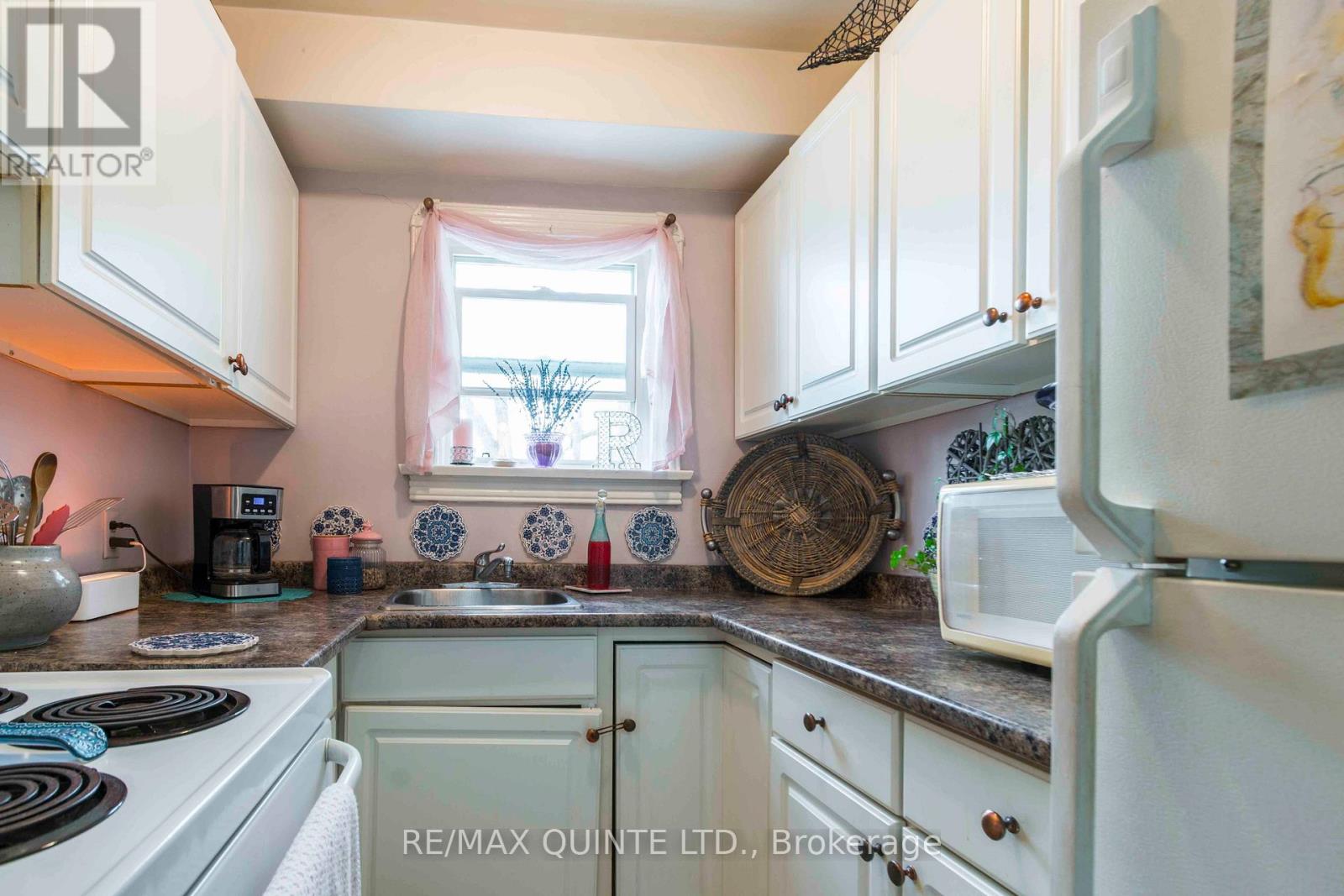 201 Victoria Avenue, Belleville (Belleville Ward), Ontario  K8N 2B9 - Photo 10 - X12857810