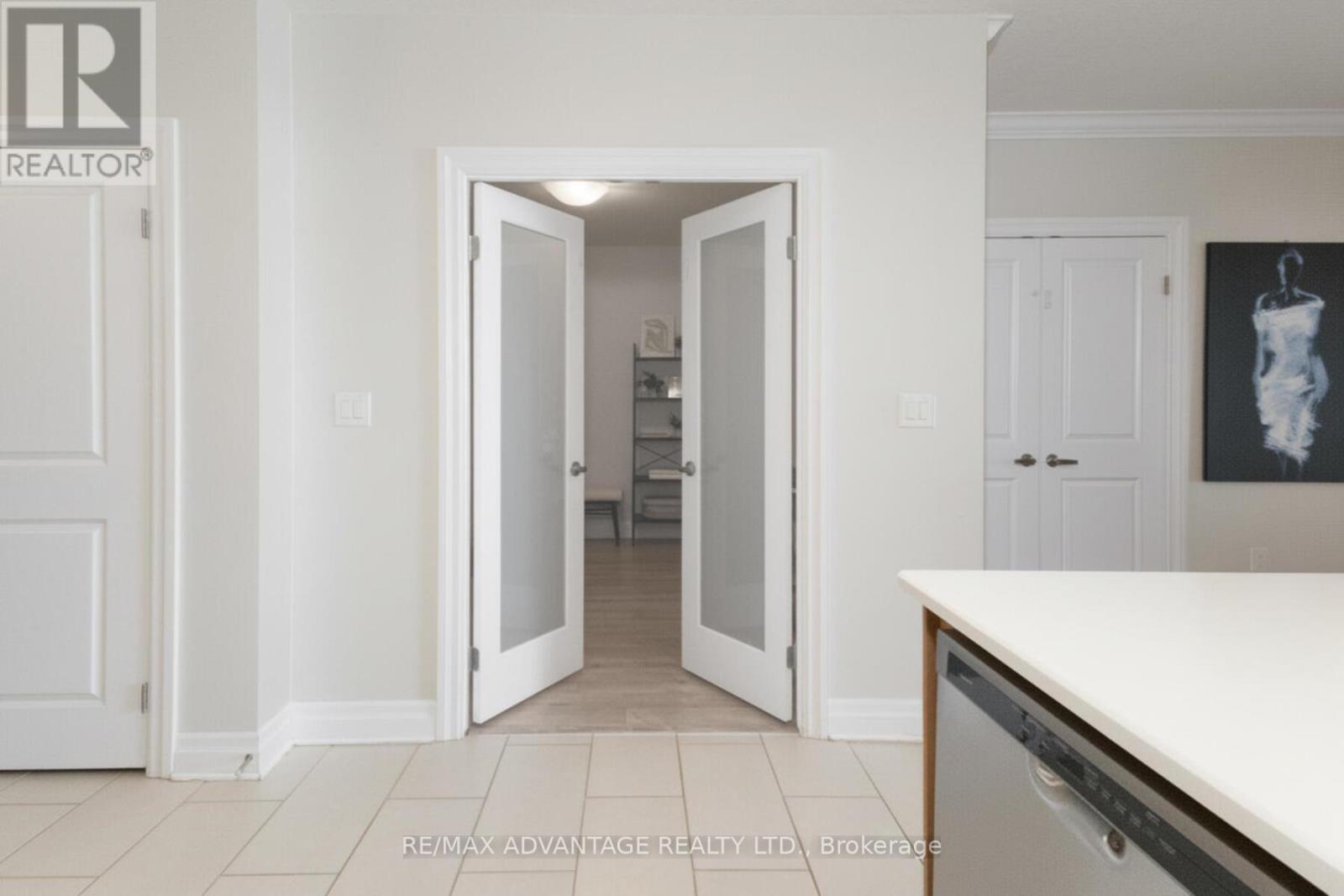 901 - 240 Villagewalk Boulevard, London North, Ontario  N6G 0P6 - Photo 12 - X12857760