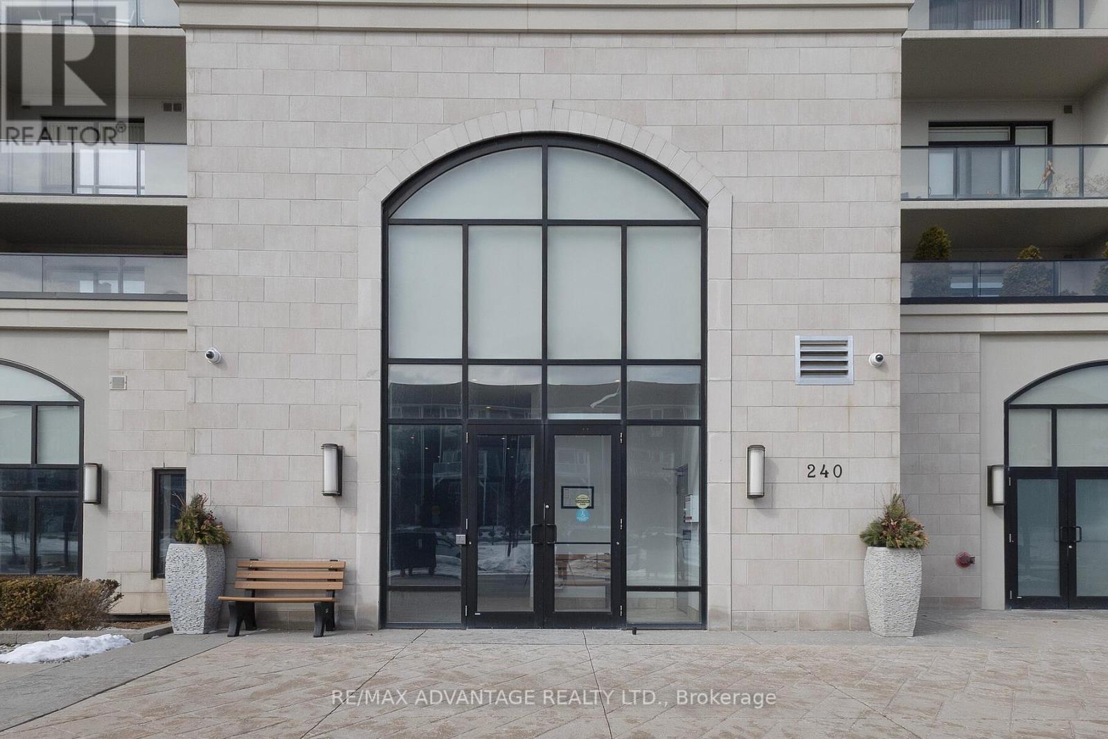 901 - 240 Villagewalk Boulevard, London North, Ontario  N6G 0P6 - Photo 3 - X12857760