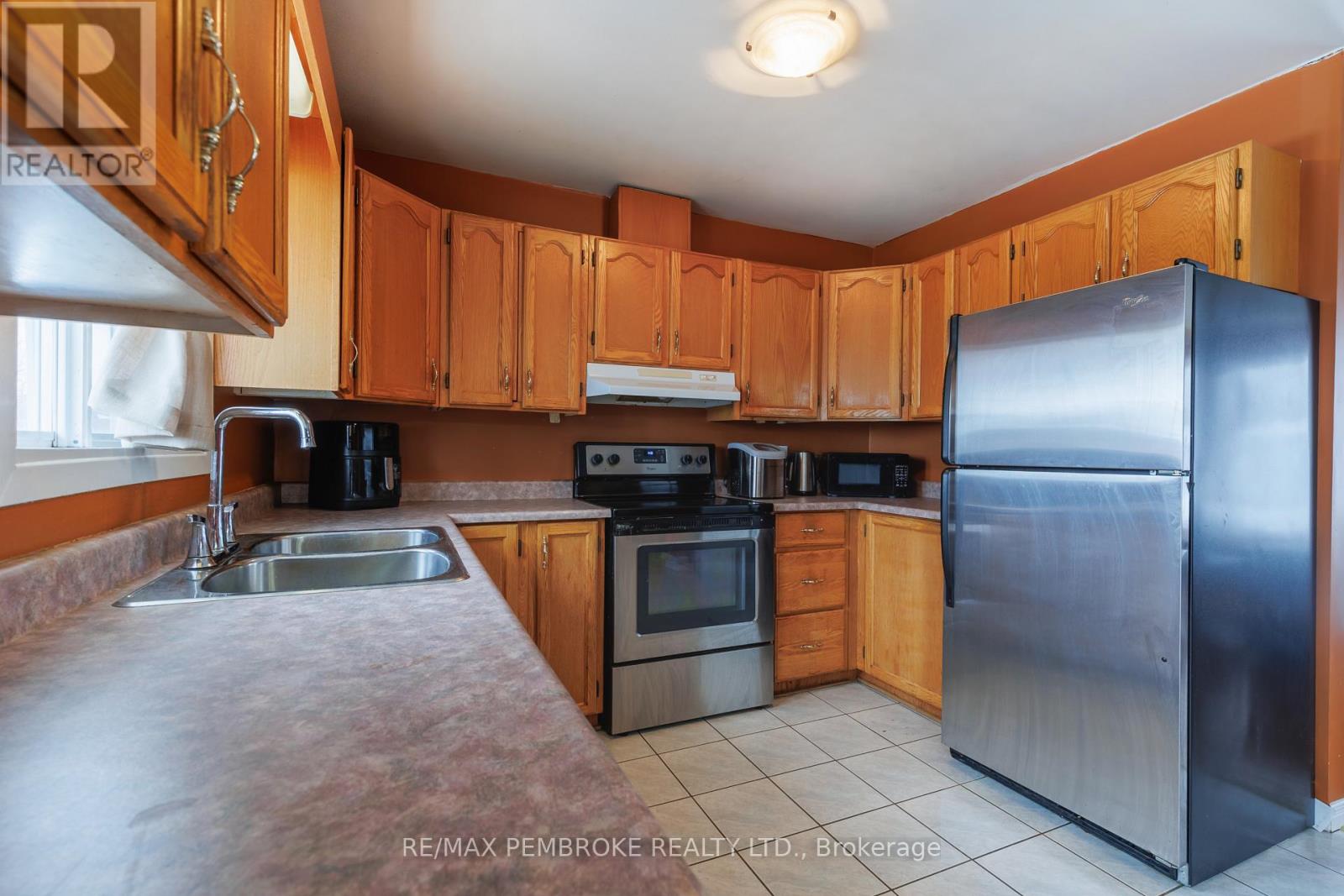 11 Craig Place, Petawawa, Ontario  K8H 3L4 - Photo 13 - X12857808