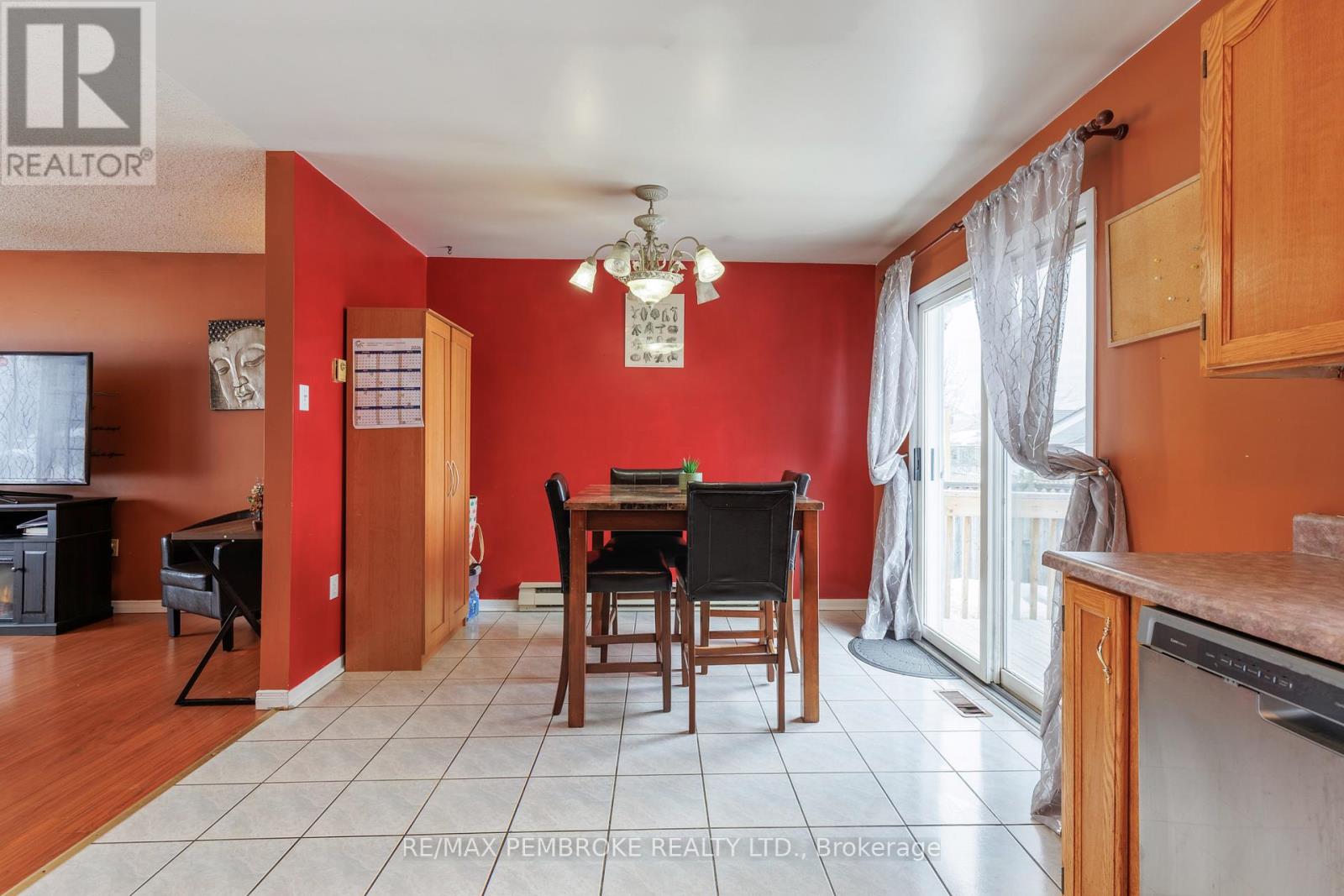 11 Craig Place, Petawawa, Ontario  K8H 3L4 - Photo 17 - X12857808