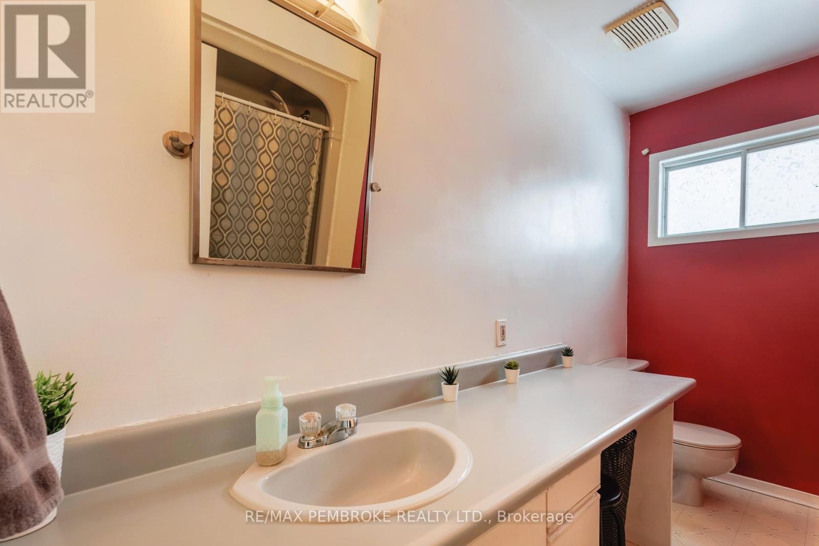 11 Craig Place, Petawawa, Ontario  K8H 3L4 - Photo 19 - X12857808