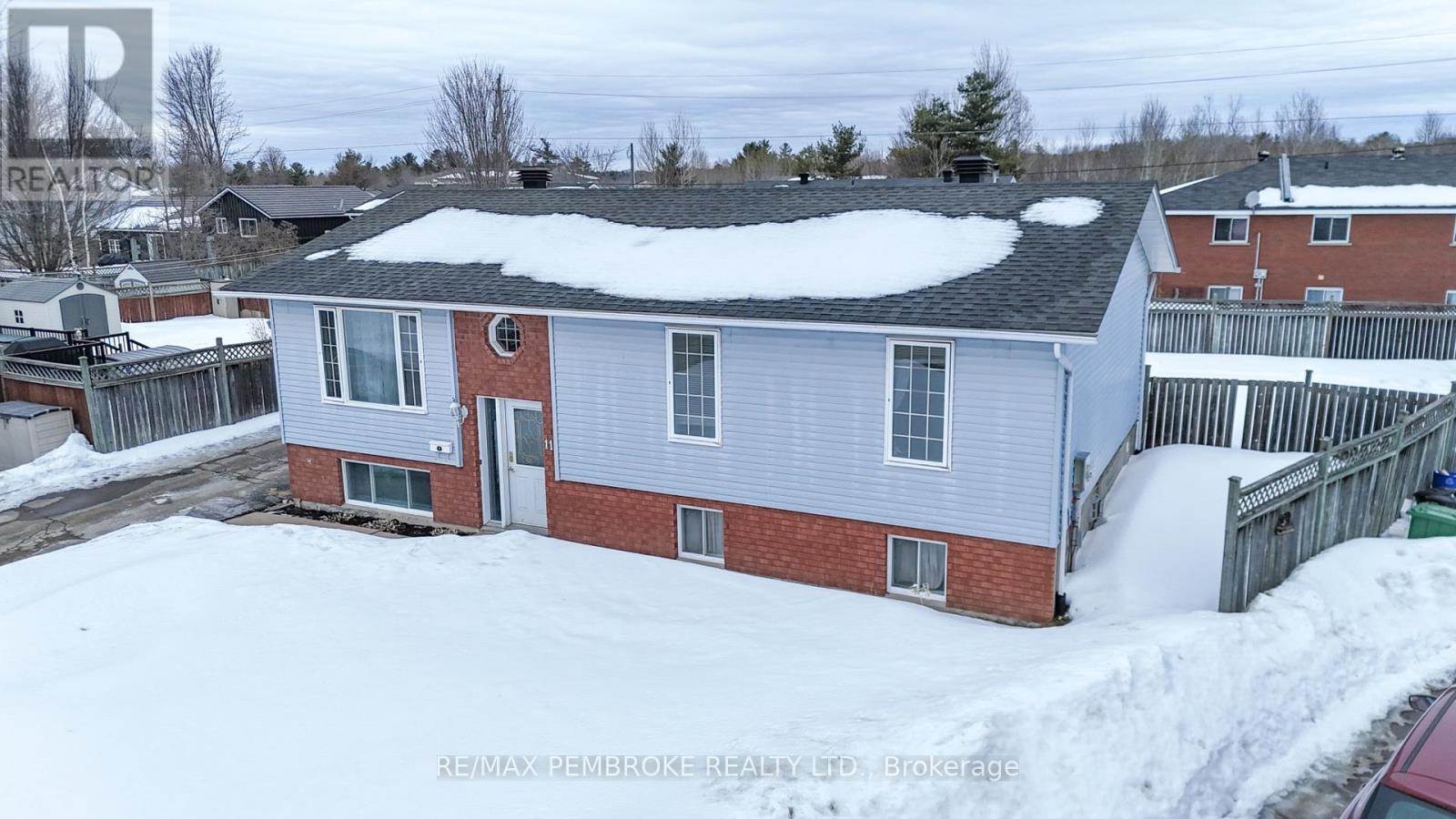 11 Craig Place, Petawawa, Ontario  K8H 3L4 - Photo 2 - X12857808