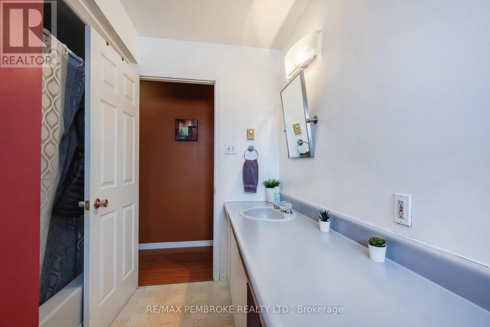 11 Craig Place, Petawawa, Ontario  K8H 3L4 - Photo 20 - X12857808