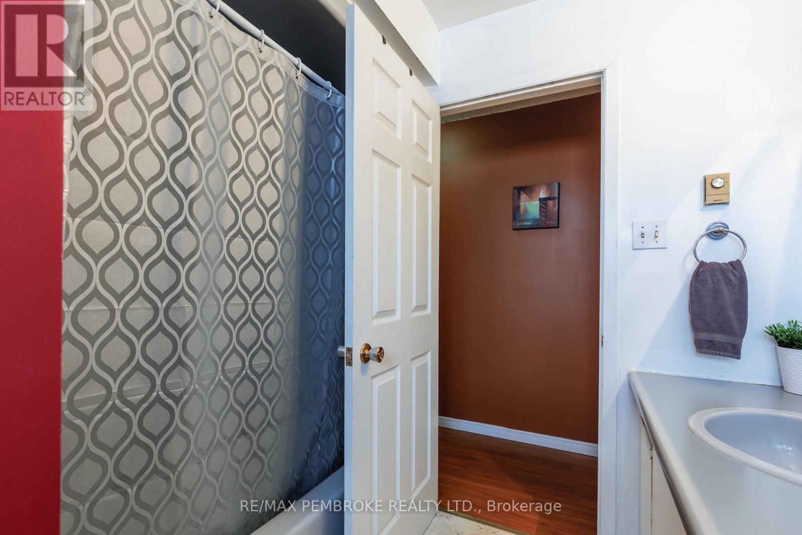 11 Craig Place, Petawawa, Ontario  K8H 3L4 - Photo 21 - X12857808