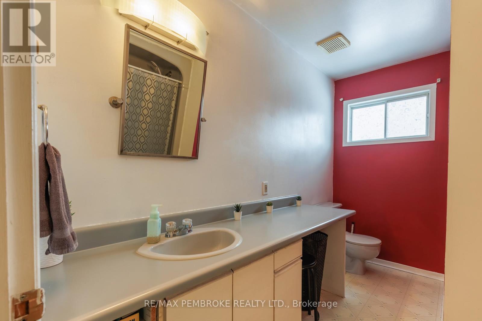 11 Craig Place, Petawawa, Ontario  K8H 3L4 - Photo 22 - X12857808