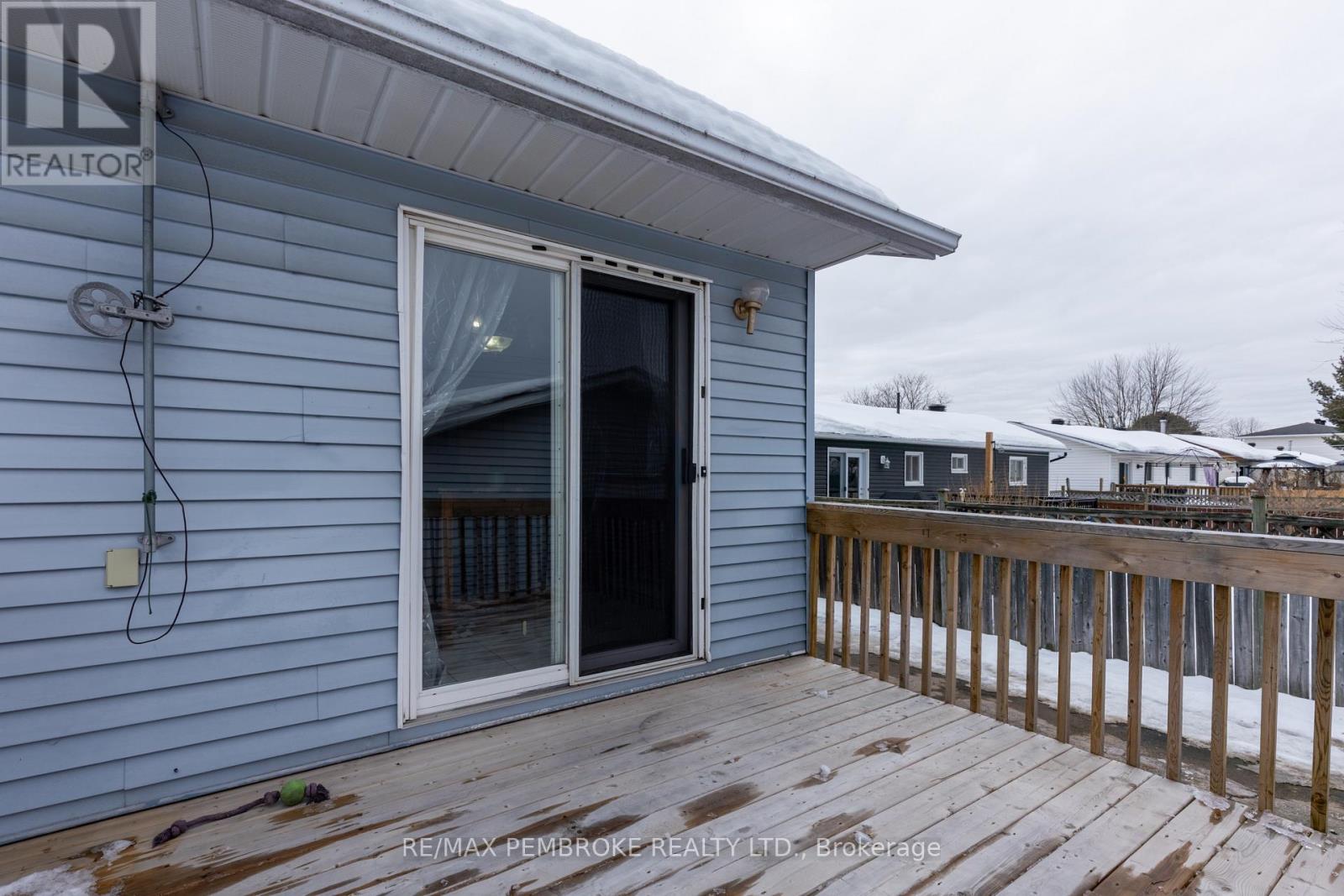 11 Craig Place, Petawawa, Ontario  K8H 3L4 - Photo 40 - X12857808