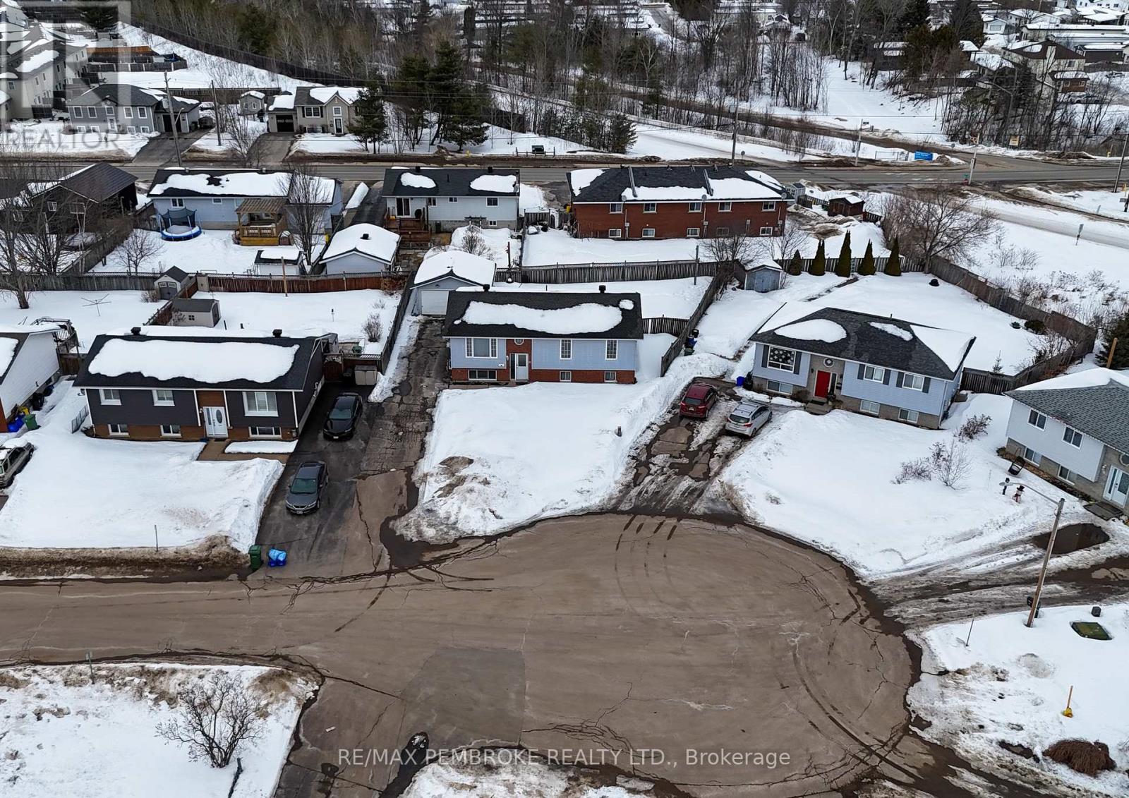 11 Craig Place, Petawawa, Ontario  K8H 3L4 - Photo 46 - X12857808