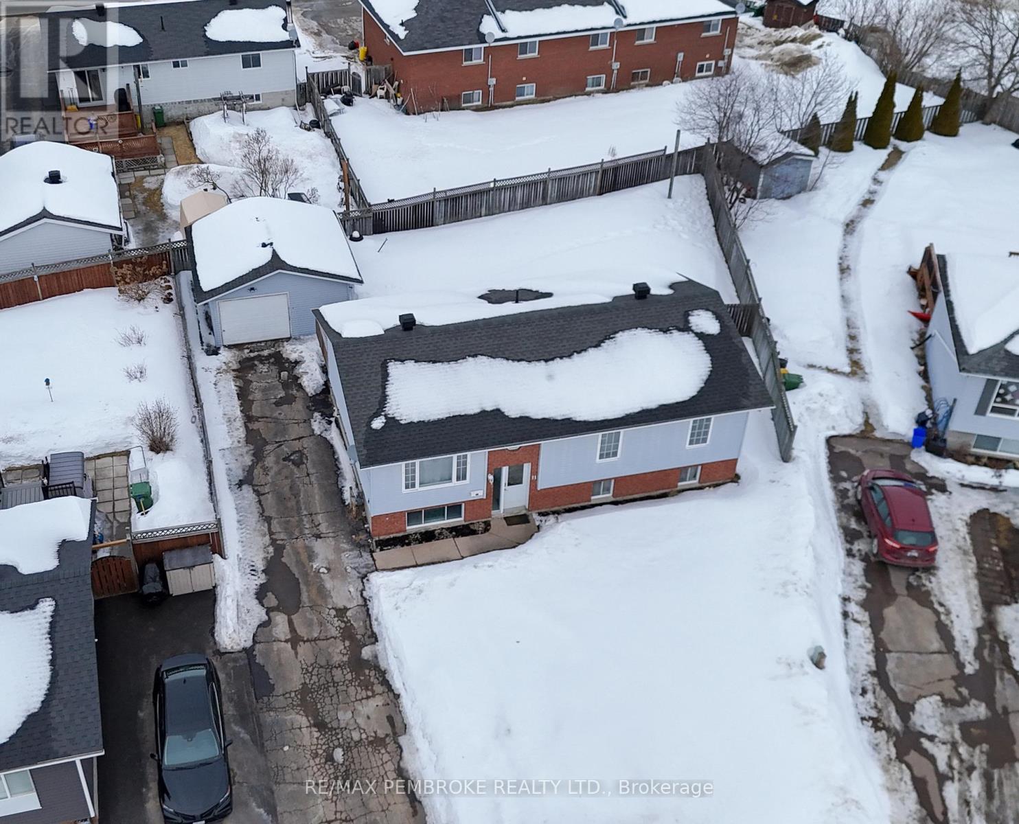 11 Craig Place, Petawawa, Ontario  K8H 3L4 - Photo 5 - X12857808