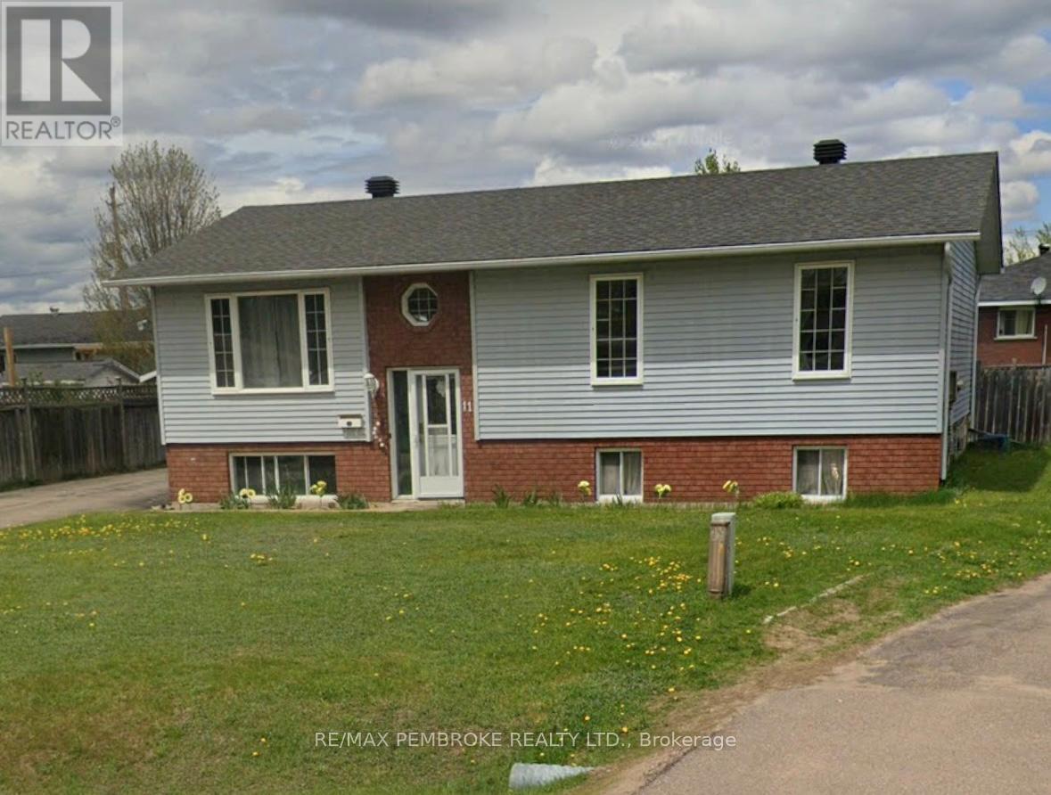 11 Craig Place, Petawawa, Ontario  K8H 3L4 - Photo 6 - X12857808