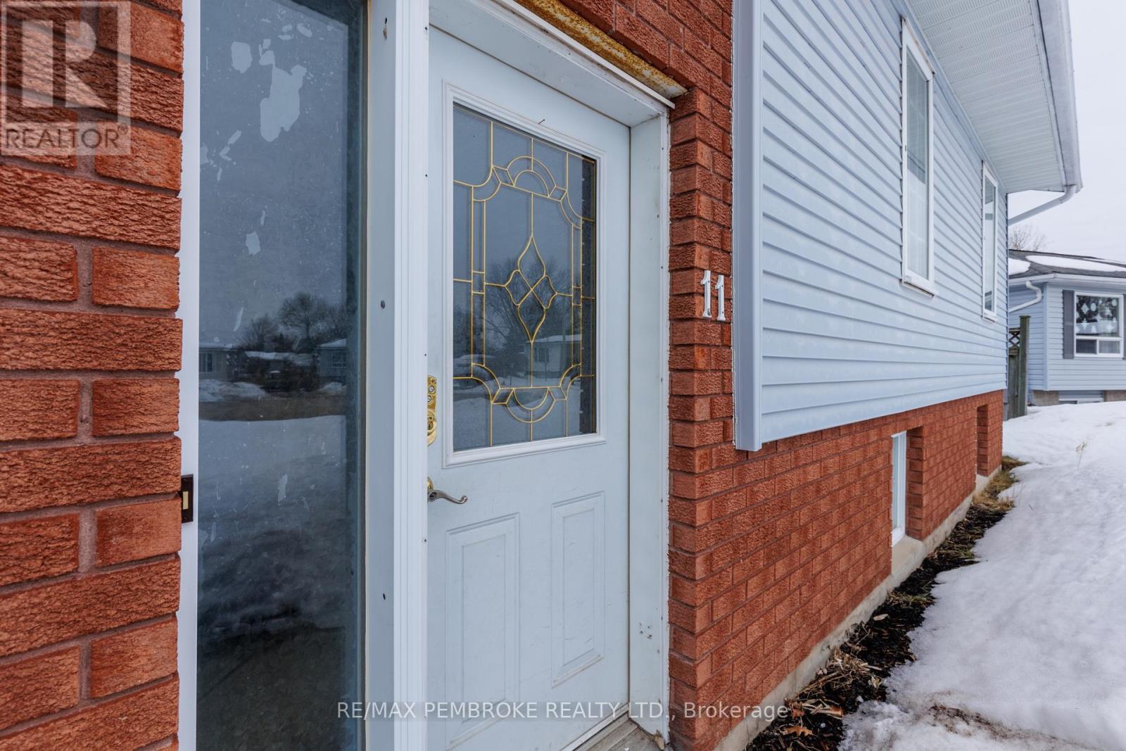 11 Craig Place, Petawawa, Ontario  K8H 3L4 - Photo 7 - X12857808