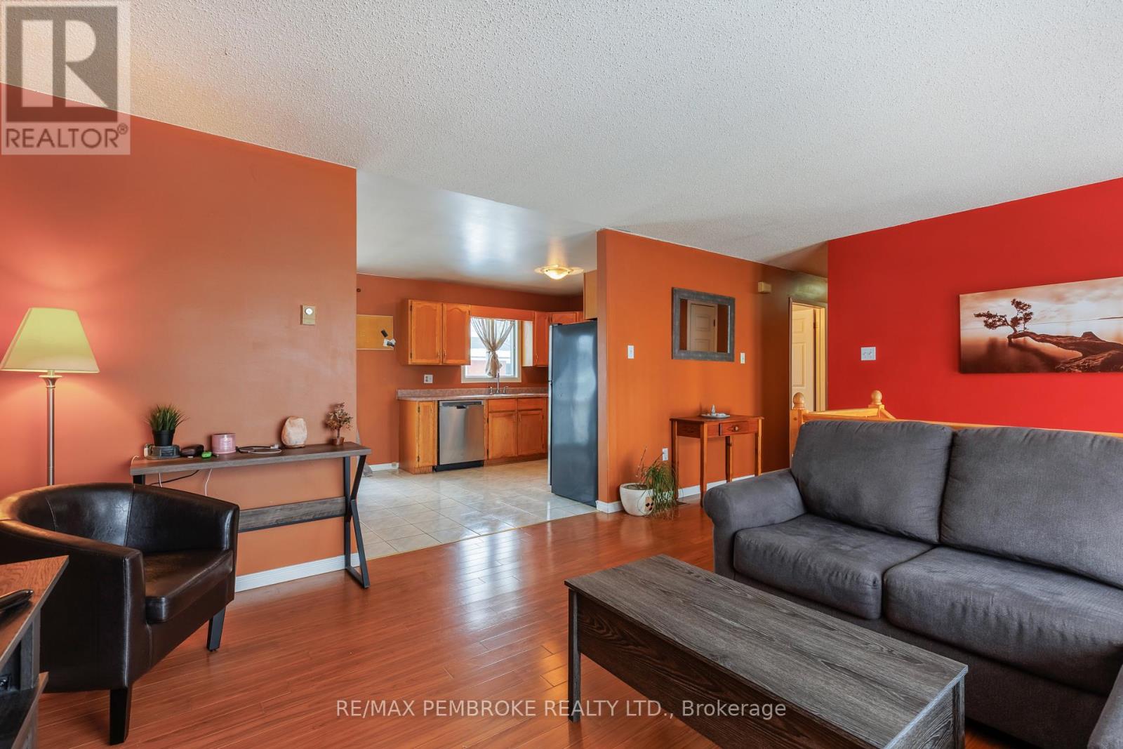 11 Craig Place, Petawawa, Ontario  K8H 3L4 - Photo 9 - X12857808