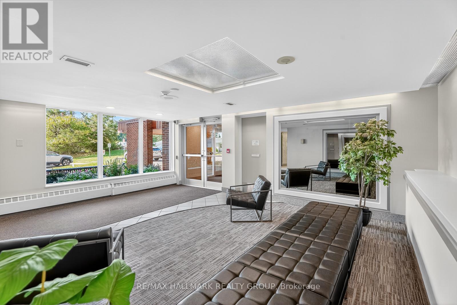 304 - 915 Elmsmere Road, Ottawa, Ontario  K1J 8H8 - Photo 4 - X12857772