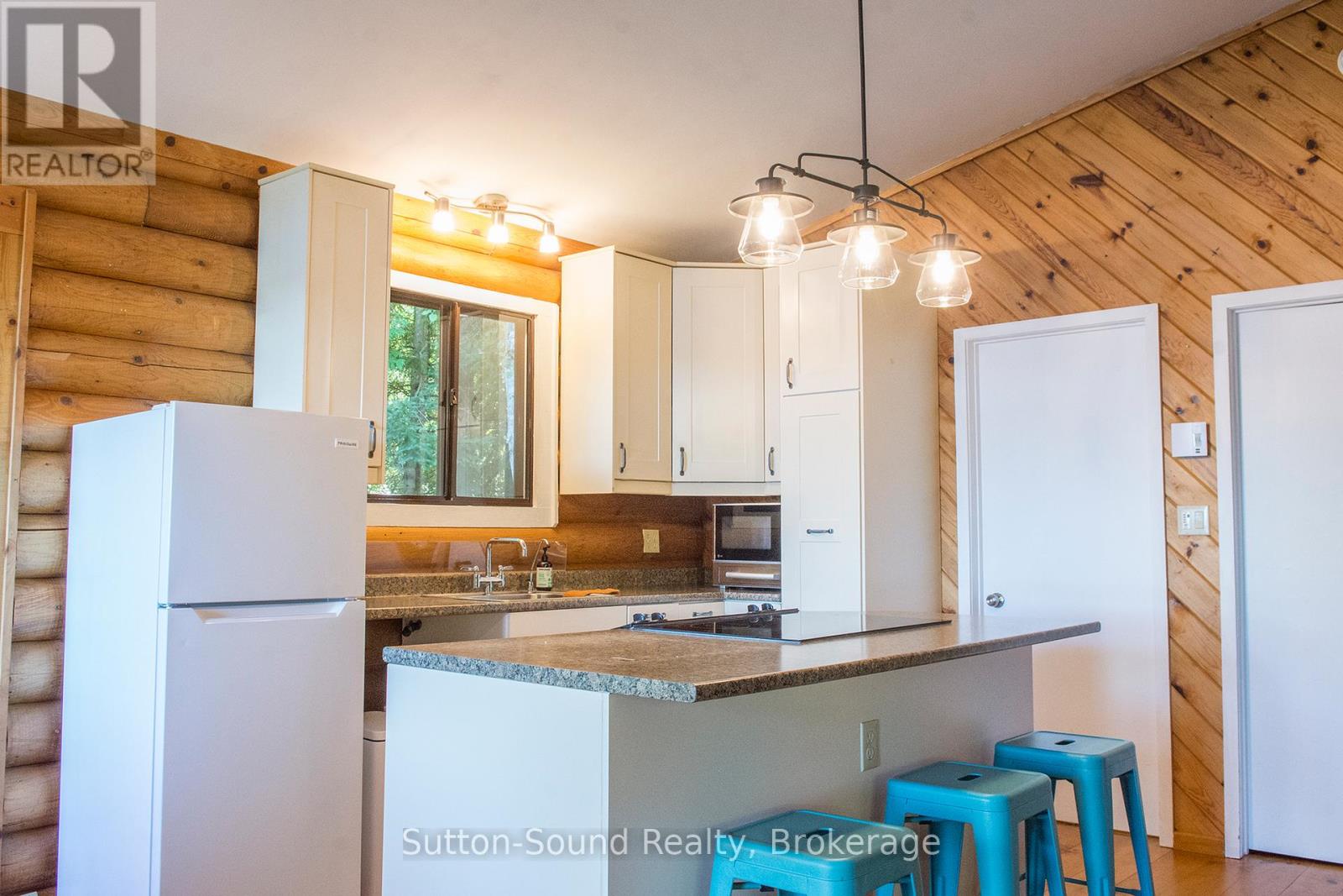 103 Ivy Drive, Georgian Bluffs, Ontario  N0H 2T0 - Photo 10 - X12436779