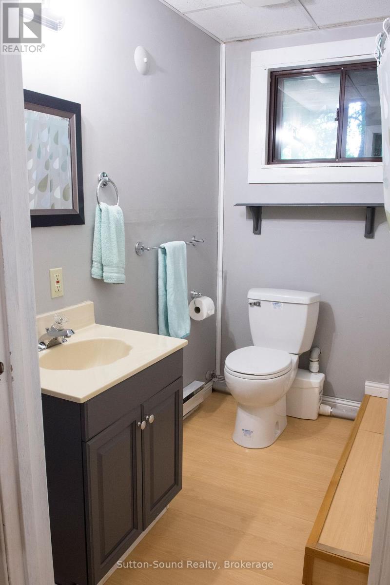 103 Ivy Drive, Georgian Bluffs, Ontario  N0H 2T0 - Photo 24 - X12436779