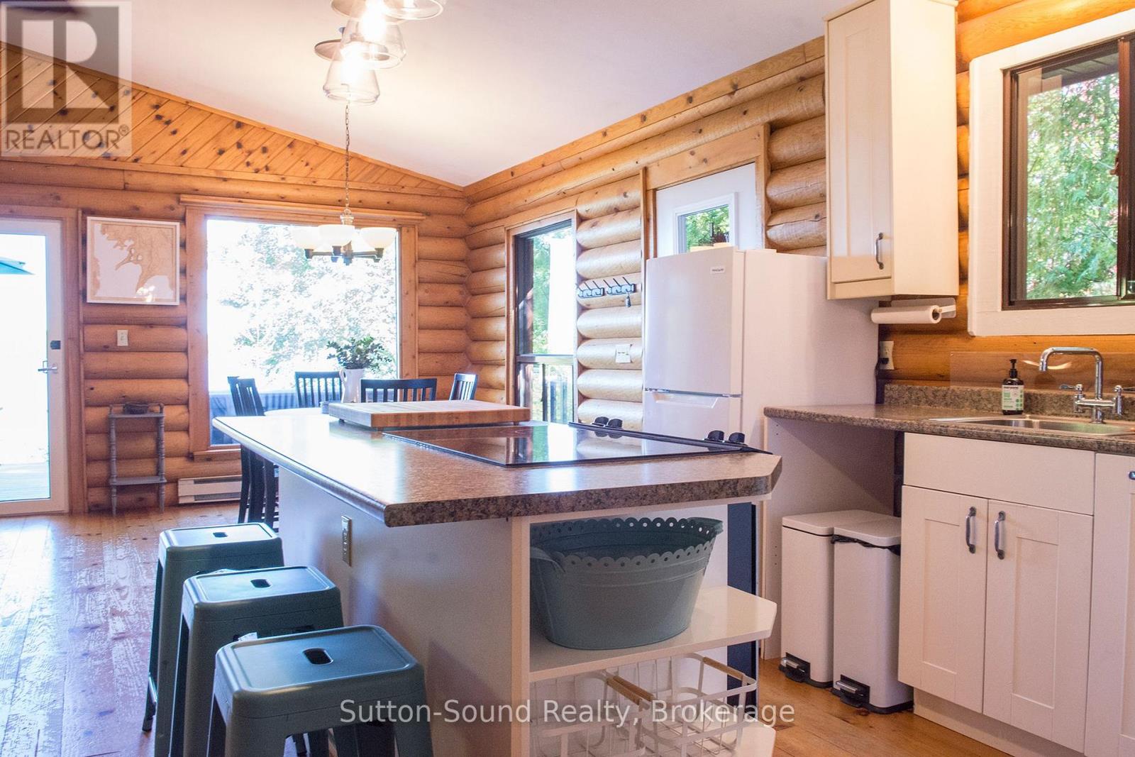 103 Ivy Drive, Georgian Bluffs, Ontario  N0H 2T0 - Photo 12 - X12436779