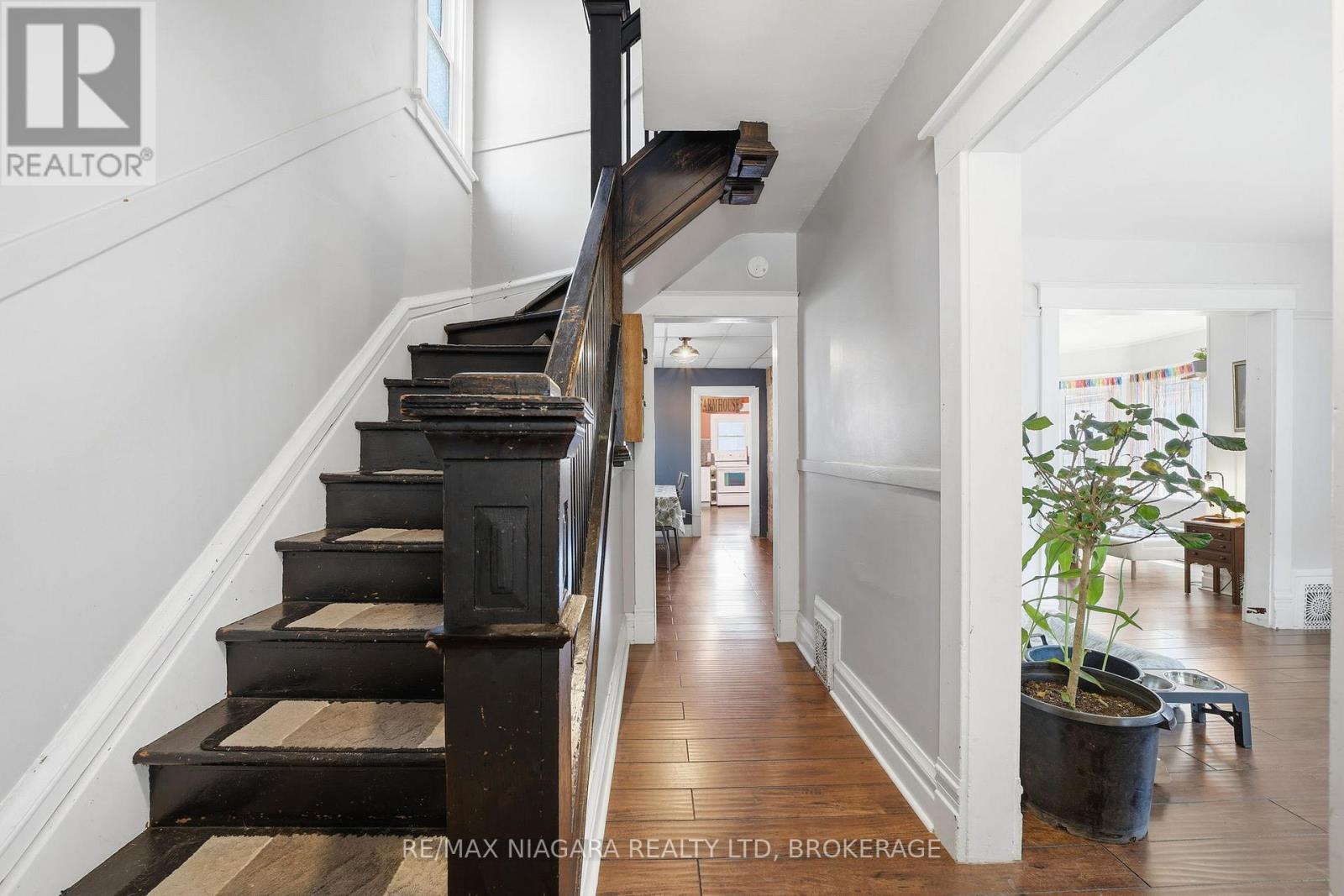 4919 Huron Street, Niagara Falls, Ontario  L2E 2J4 - Photo 2 - X12857786