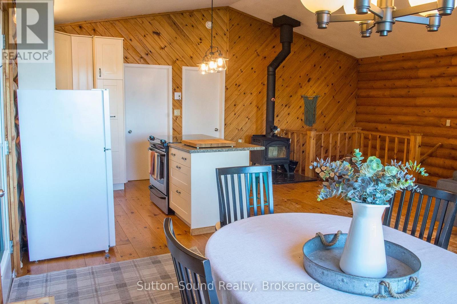 103 Ivy Drive, Georgian Bluffs, Ontario  N0H 2T0 - Photo 8 - X12436779