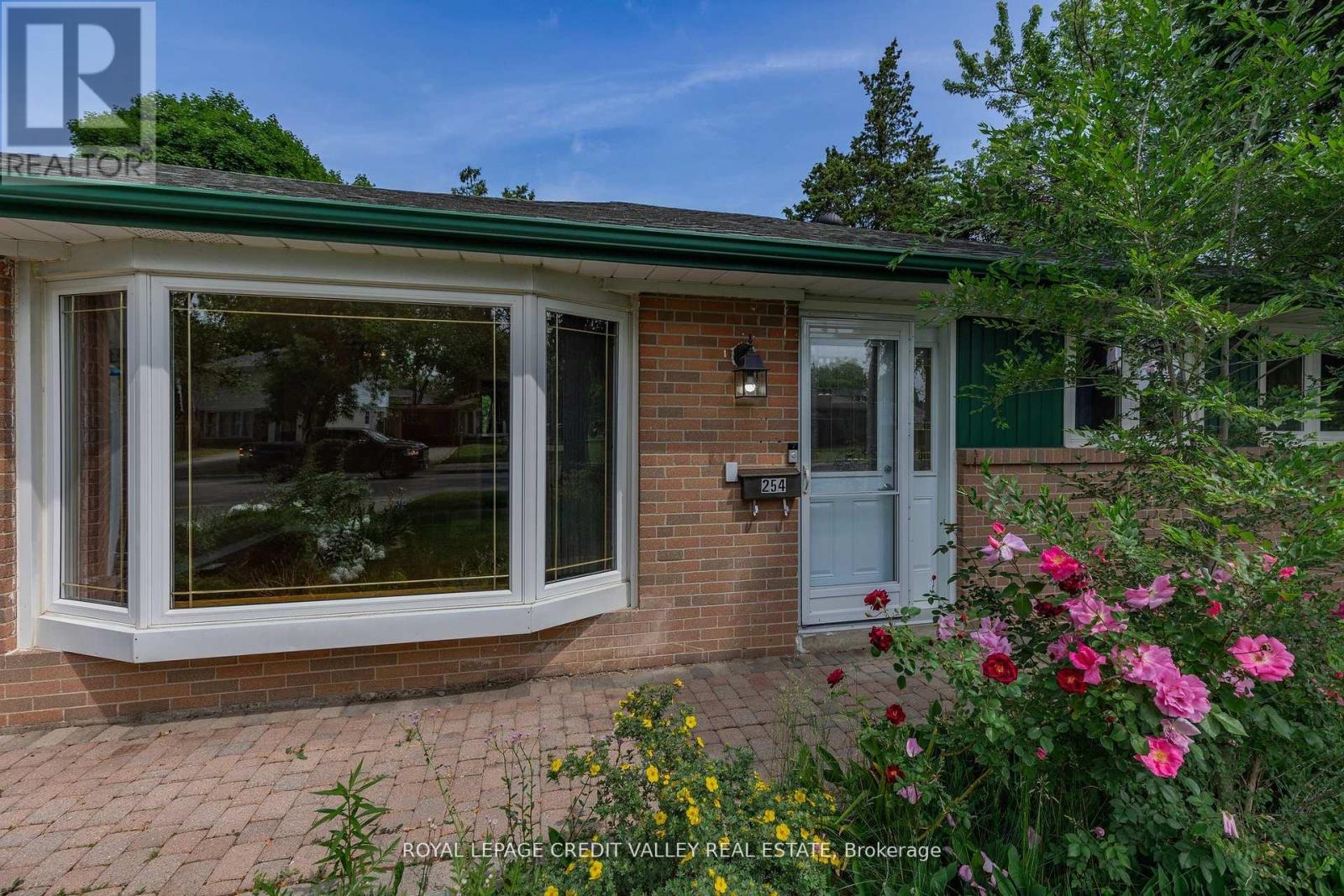 254 Bartley Bull Parkway, Brampton, Ontario  L6W 2L1 - Photo 4 - W12553994