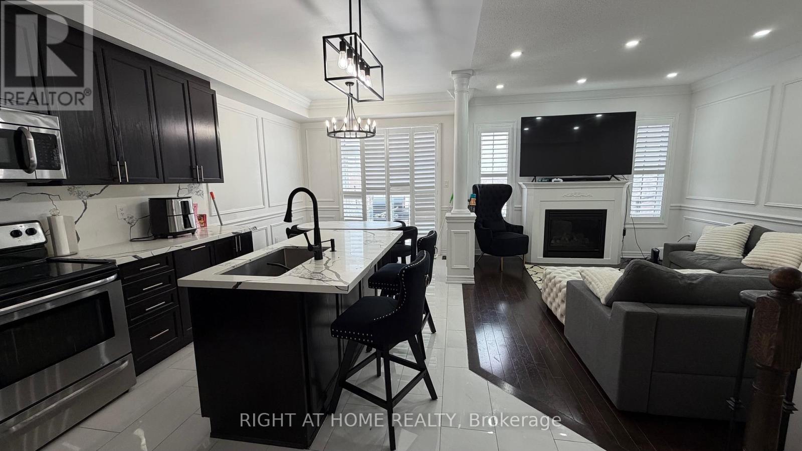 71 Betony Drive, Richmond Hill, Ontario  L4E 0V6 - Photo 2 - N12857734