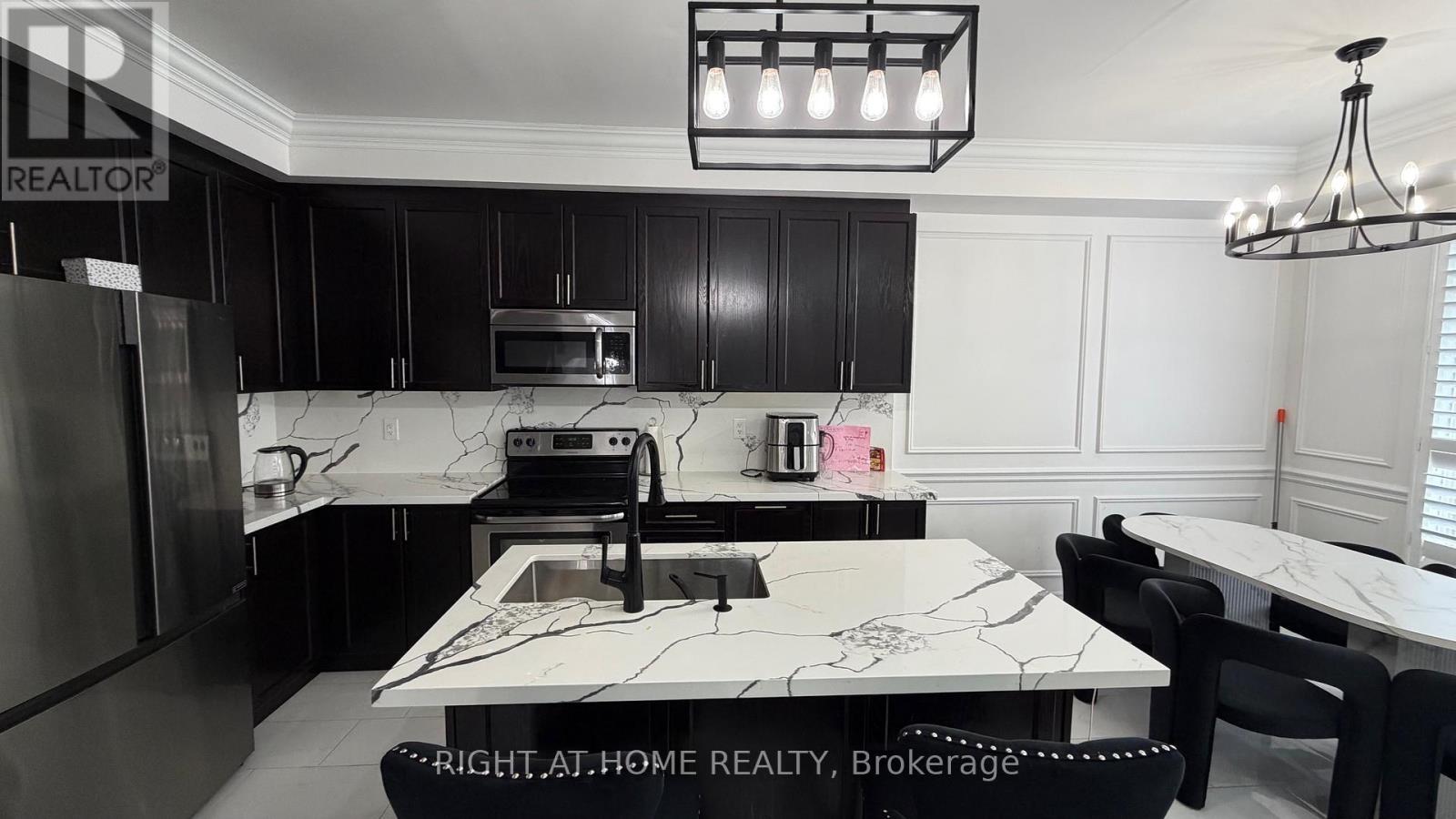 71 Betony Drive, Richmond Hill, Ontario  L4E 0V6 - Photo 4 - N12857734