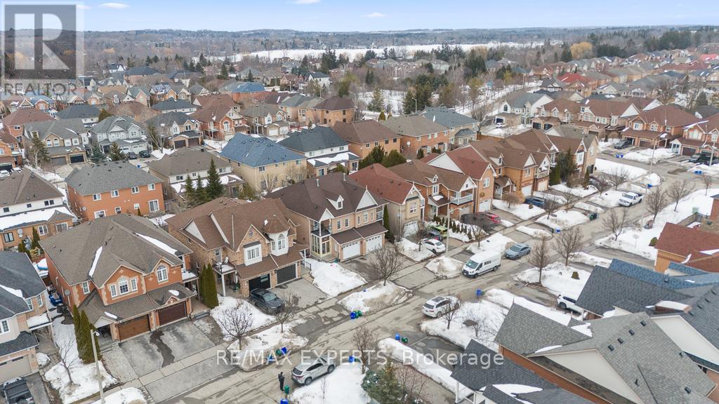 62 COLONIAL CRESCENT, Richmond Hill, Ontario