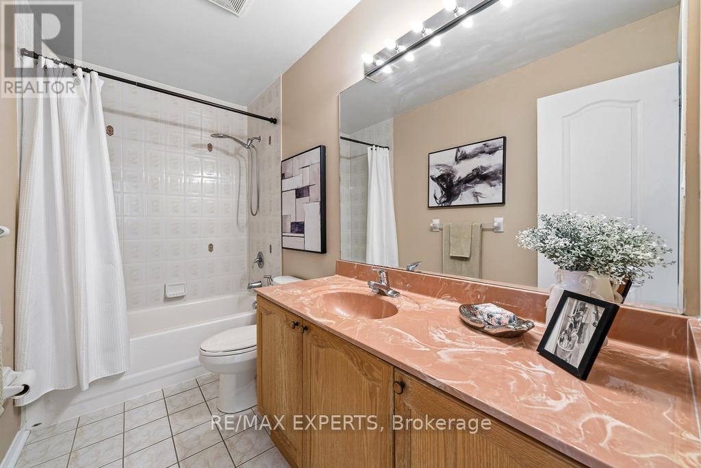 62 Colonial Crescent, Richmond Hill, Ontario  L4E 3X3 - Photo 26 - N12857766