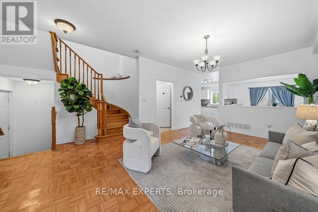 62 Colonial Crescent, Richmond Hill, Ontario  L4E 3X3 - Photo 7 - N12857766